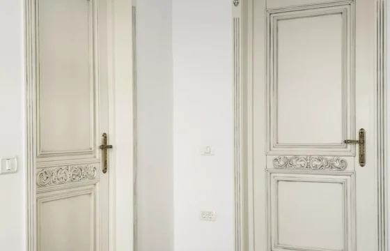 De ce să alegi ușile din lemn masiv de interior de la Noelino: Garanția Calității și Eleganței